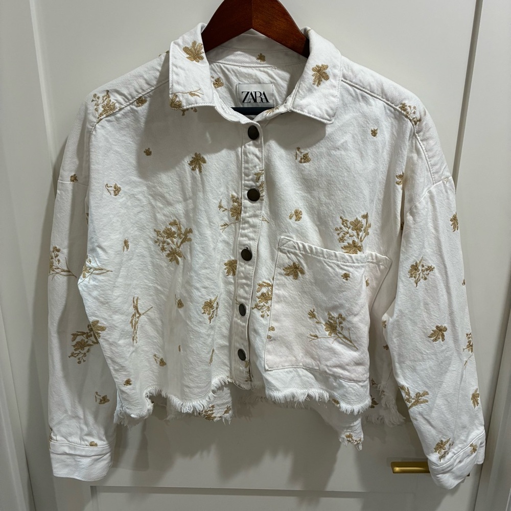 Zara White Embroidered Denim Shacket Cropped Boho Floral Raw Hem Jacket Medium